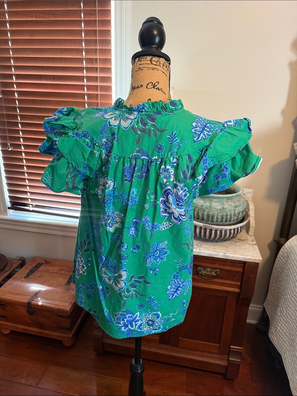 entro Green Floral V-Neck Ruffle Sleeve Blouse - Picture 2 of 3
